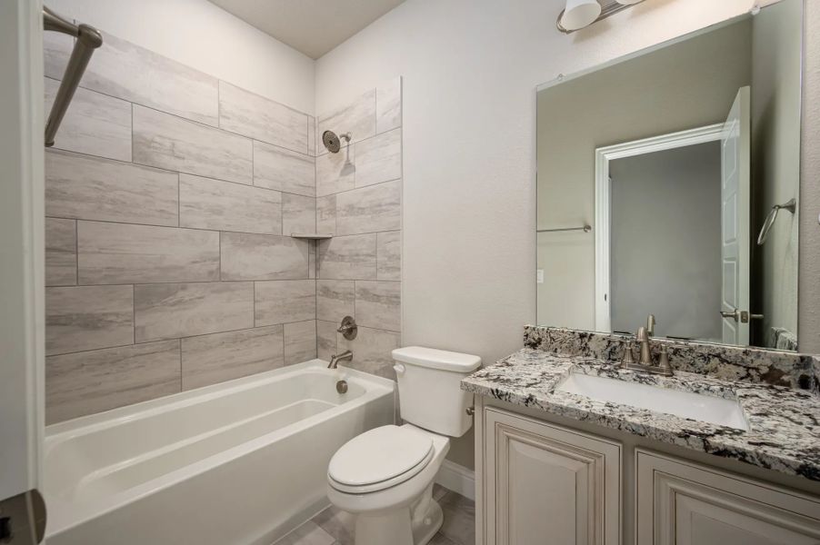Representative furnished interior of a home built from the Basalt by Stonehollow Homes in Meadow Vista, Anna (Image 12).