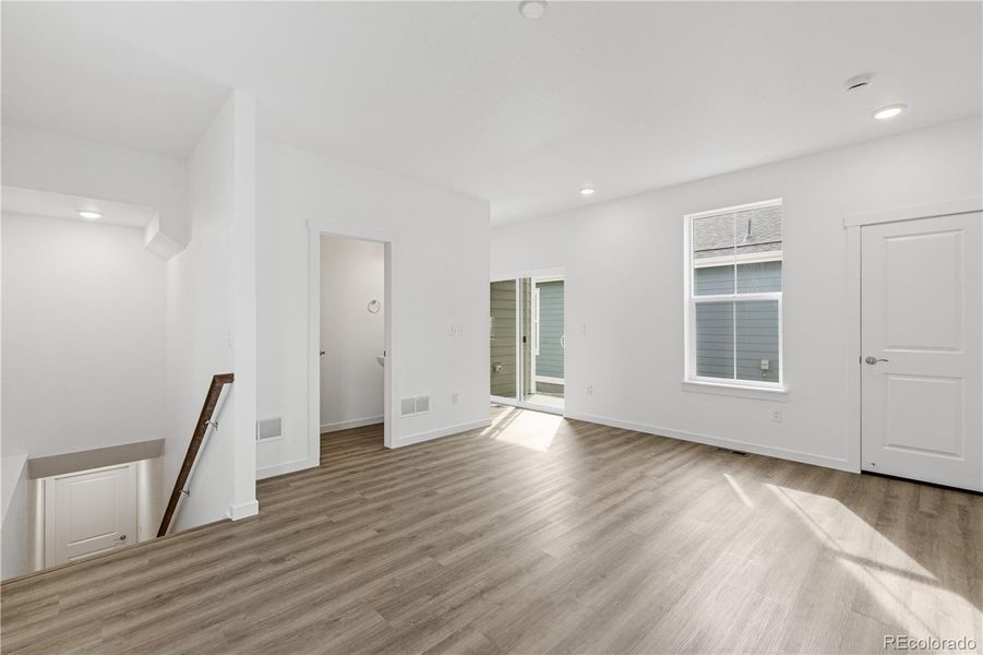 Spacious, unfurnished interior of a new home in Timnath Lakes, Timnath (Image 17).