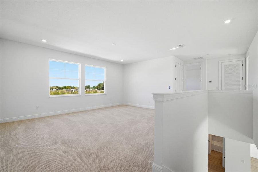 Spacious, unfurnished interior of a new home in Fieldstone, Plant City (Image 46).