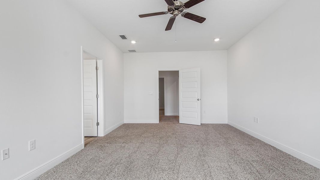 Spacious, unfurnished interior of a new home in Bayside at Ward Creek, Panama City Beach (Image 31).