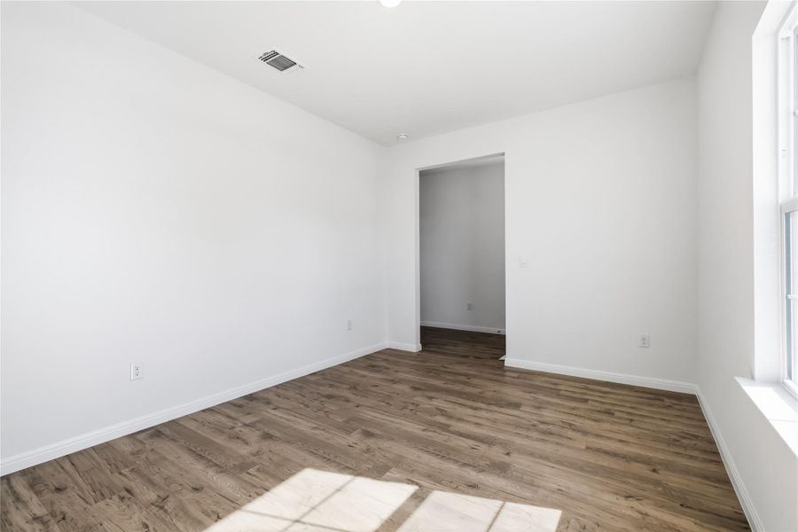 Spacious, unfurnished interior of a new home in Rosenbusch Ranch, Leander (Image 6).