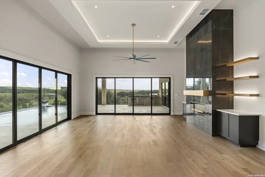 Spacious, unfurnished interior of a new home in , Canyon Lake (Image 59).