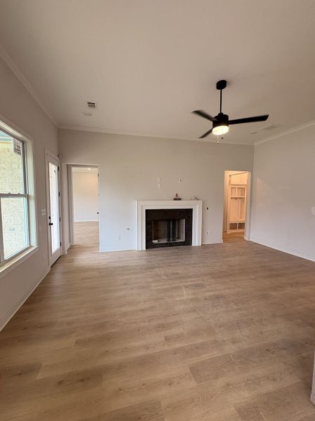 Spacious, unfurnished interior of a new home in Manor at Hall Creek, Arlington (Image 8).