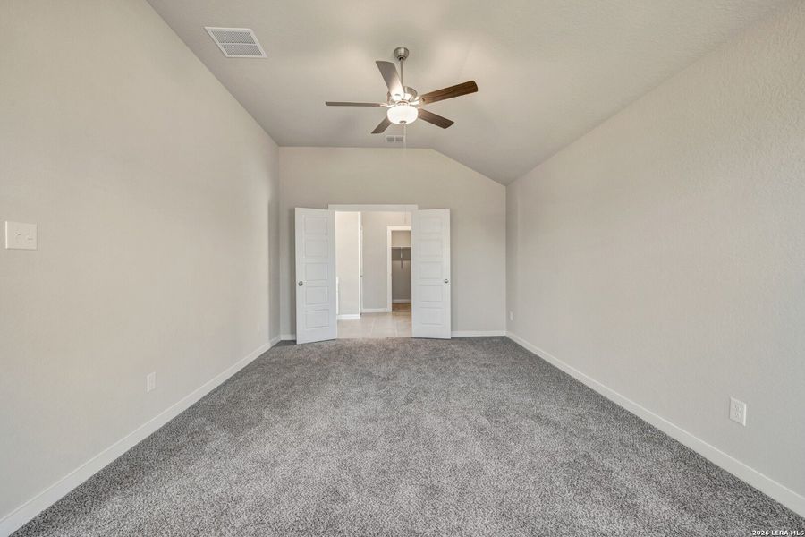 Spacious, unfurnished interior of a new home in Winding Brook, San Antonio (Image 35).