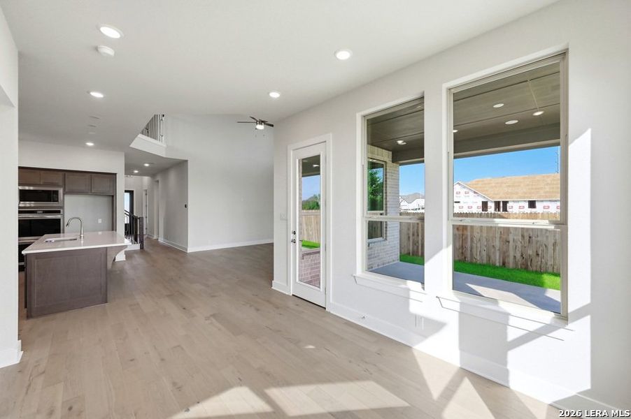 Spacious, unfurnished interior of a new home in Venado Crossing, Cibolo (Image 25).