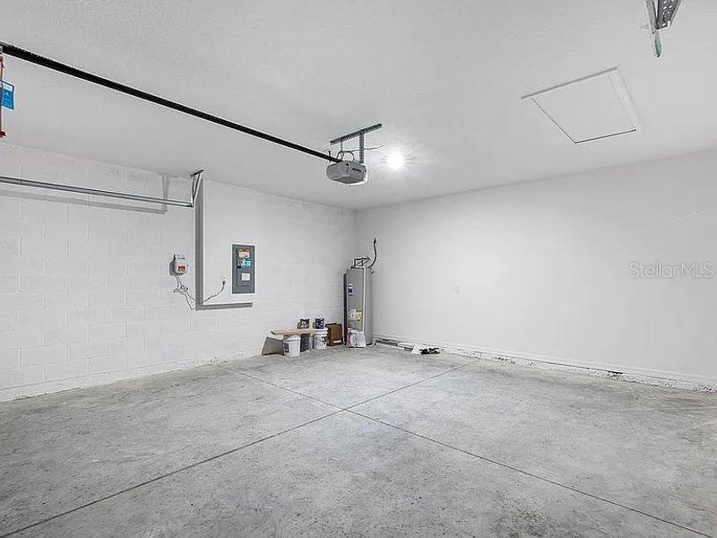 Spacious, unfurnished interior of a new home in Royal Highlands, Brooksville (Image 34).