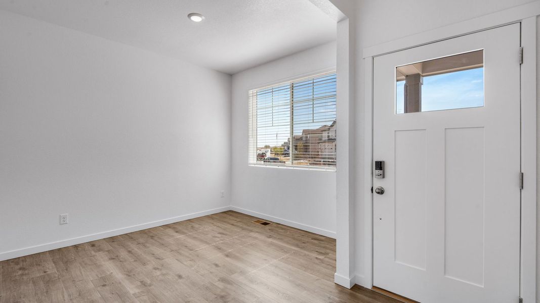 Spacious, unfurnished interior of a new home in Vista Meadows, Fort Lupton (Image 9).