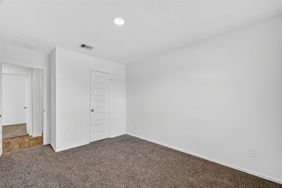 Spacious, unfurnished interior of a new home in Windstone on the Prairie, Richmond (Image 15).