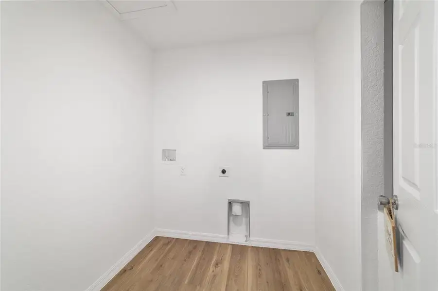 Spacious, unfurnished interior of a new home in , Belleview (Image 31).