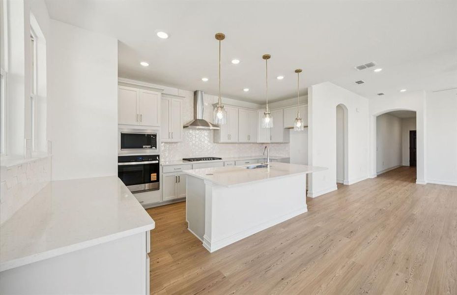 Eat-in island kitchen