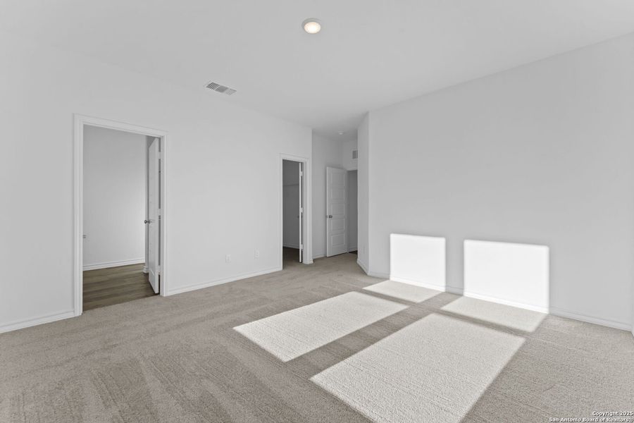 Spacious, unfurnished interior of a new home in Meadows at Clear Springs, New Braunfels (Image 11).