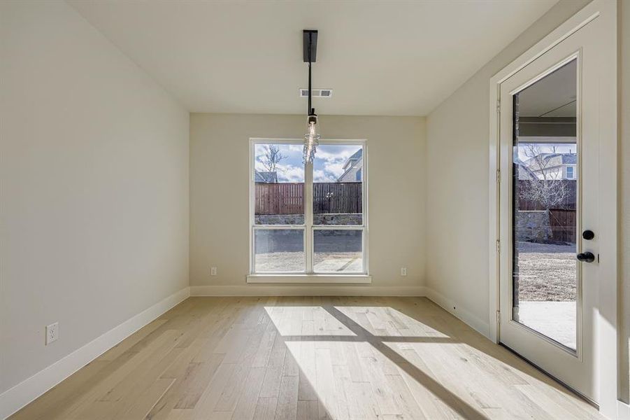 Spacious, unfurnished interior of a new home in BridgeWater 60s, Midlothian (Image 17).
