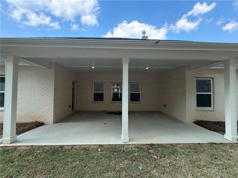 Exterior details and patio area of a home in Tuscany Hills, Douglasville (Image 3).