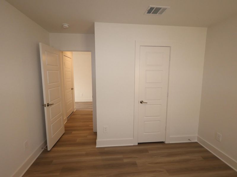 Spacious, unfurnished interior of a new home in Lone Star Landing, Montgomery (Image 16).