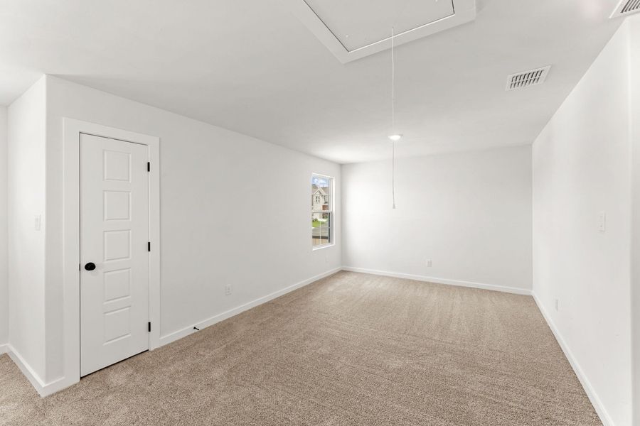 Spacious, unfurnished interior of a new home in Veranda Designer, San Antonio (Image 29).