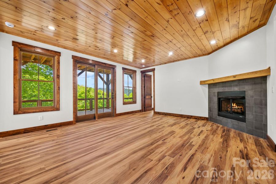 Spacious, unfurnished interior of a new home in , Banner Elk (Image 35).