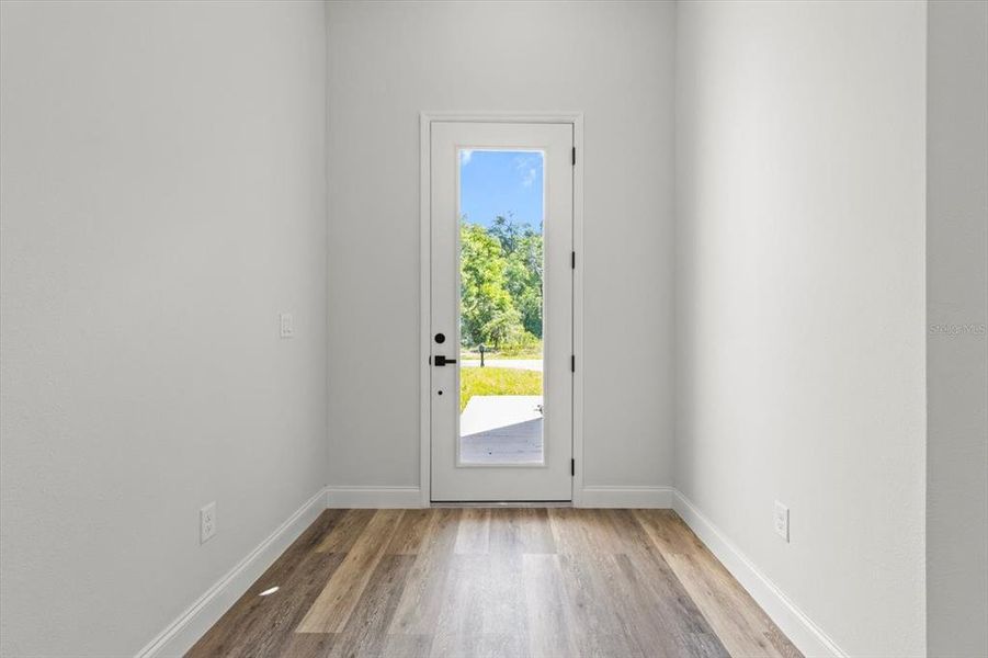 Spacious, unfurnished interior of a new home in , Citrus Springs (Image 23).