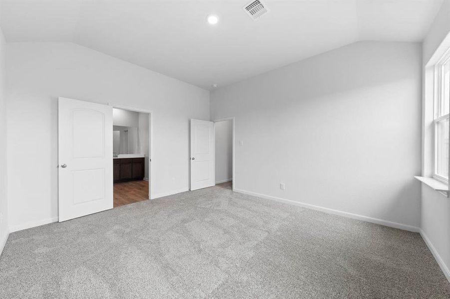 Spacious, unfurnished interior of a new home in Retreat at Fossil Creek, Fort Worth (Image 9).