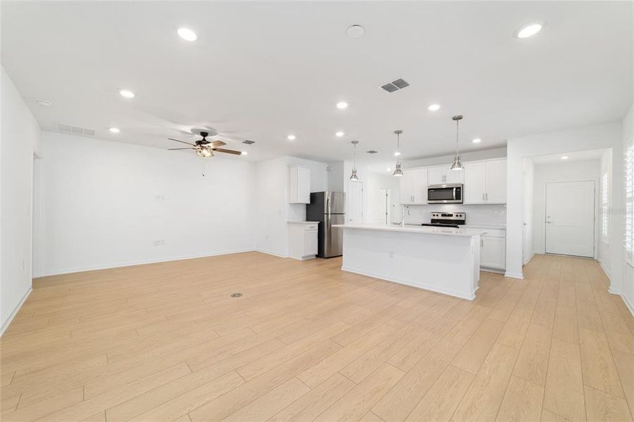 Spacious, unfurnished interior of a new home in , Ocala (Image 17).