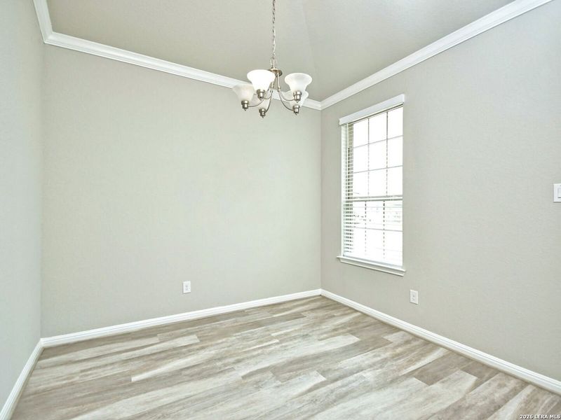 Spacious, unfurnished interior of a new home in Thomas Pond, San Antonio (Image 20).