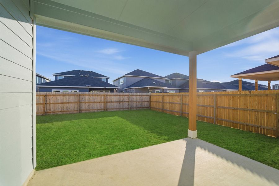 Exterior details and patio area of a home in Notting Hill, Converse (Image 20).