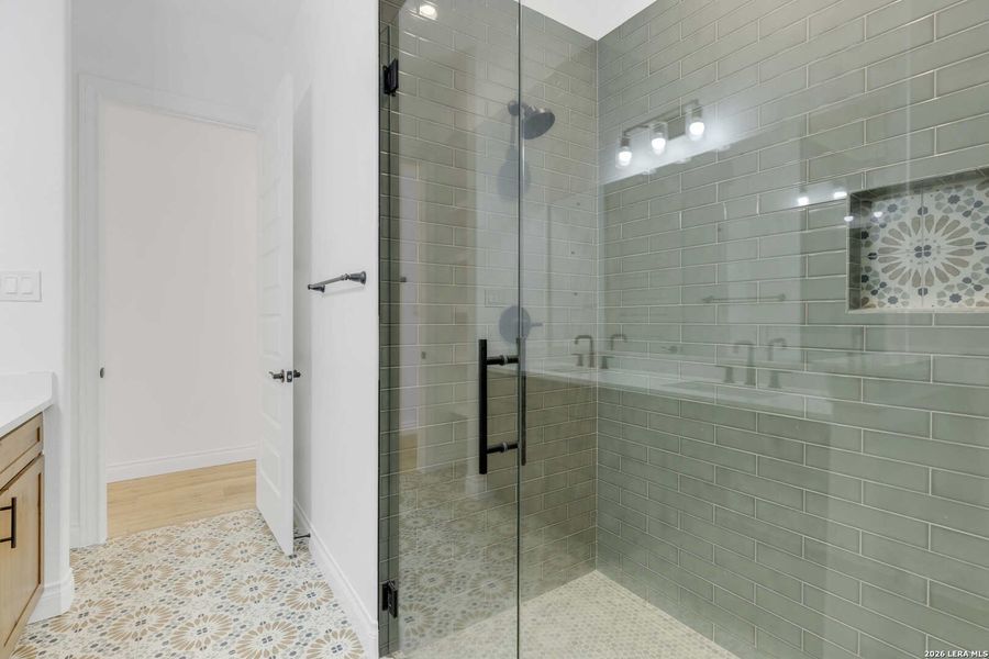 Furnished interior view inside a new home in , Bandera (Image 9).