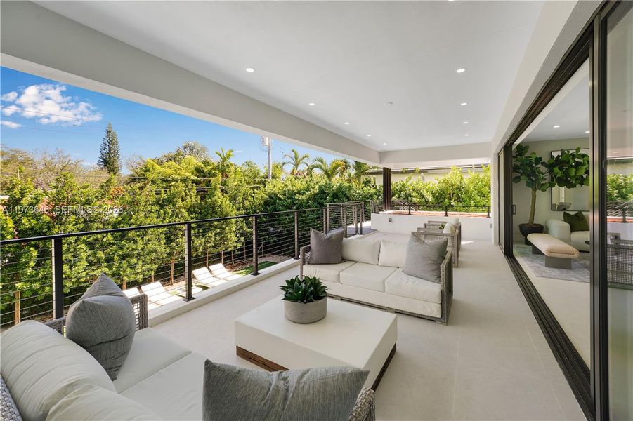 Exterior details and patio area of a home in , Key Biscayne (Image 28).