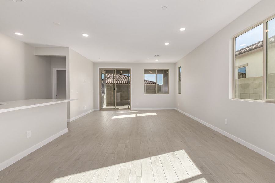 Spacious, unfurnished interior of a new home in Mira Vista at Victory, Buckeye (Image 9).