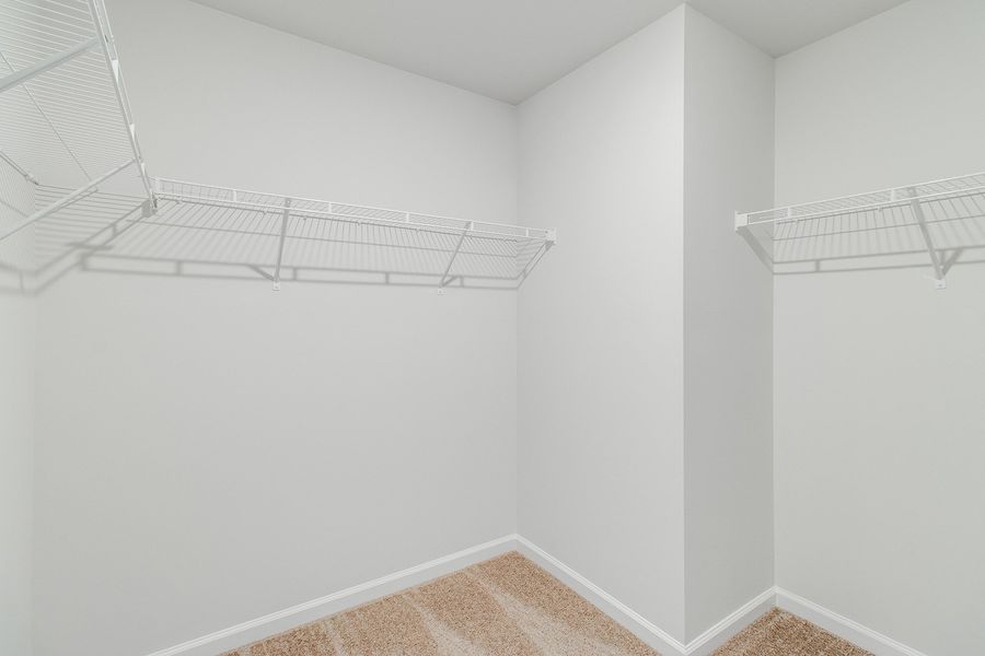 Spacious, unfurnished interior of a new home in Bluefield, Lexington (Image 22).