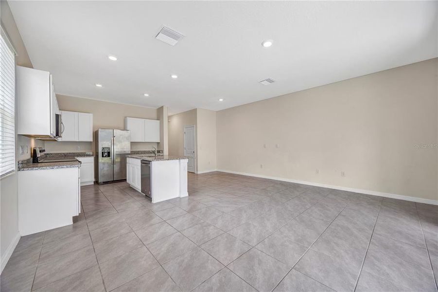 Spacious, unfurnished interior of a new home in , Wesley Chapel (Image 21).