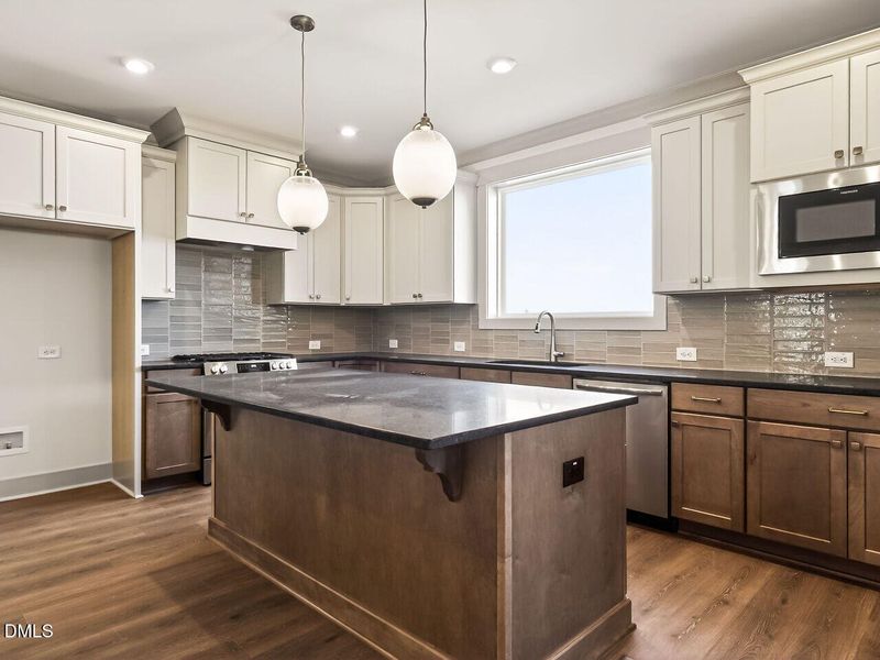 012-1280x960-kitchen