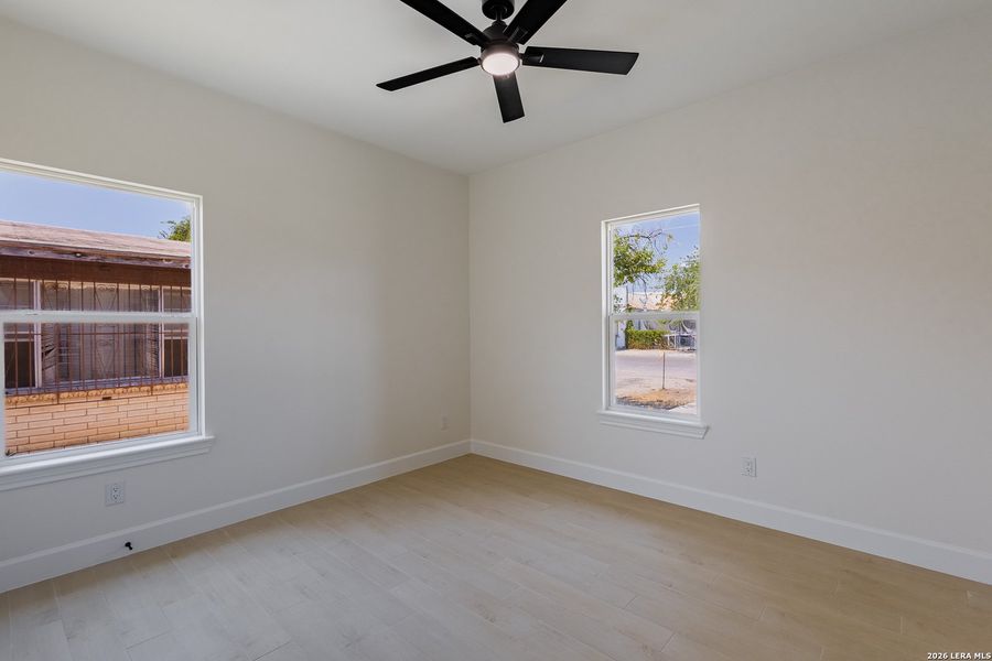 Spacious, unfurnished interior of a new home in , Eagle Pass (Image 20).