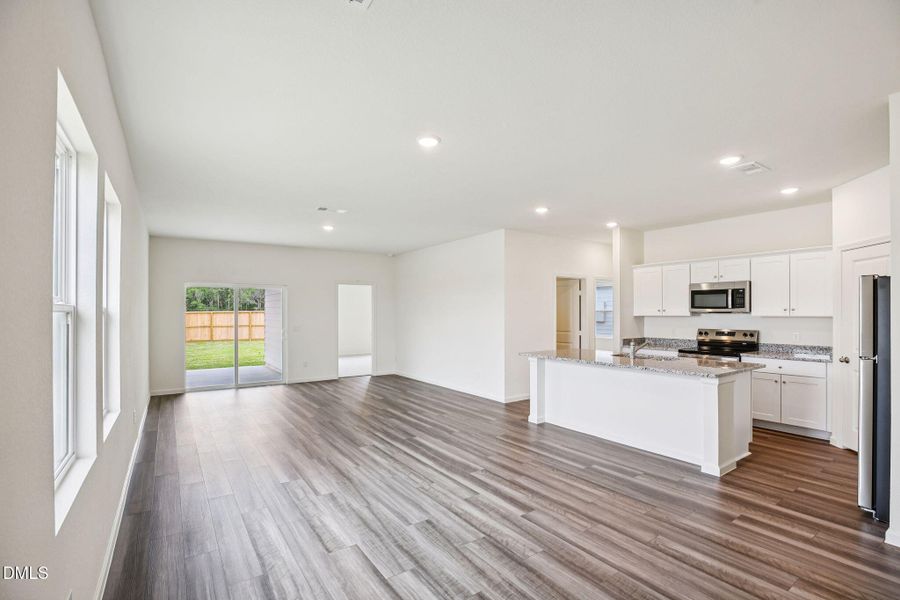 8-web-or-mls-Glimmer Plan 4107 Slow Cree 8-web-or-mls-Glimmer Plan 4107 Slow Cree