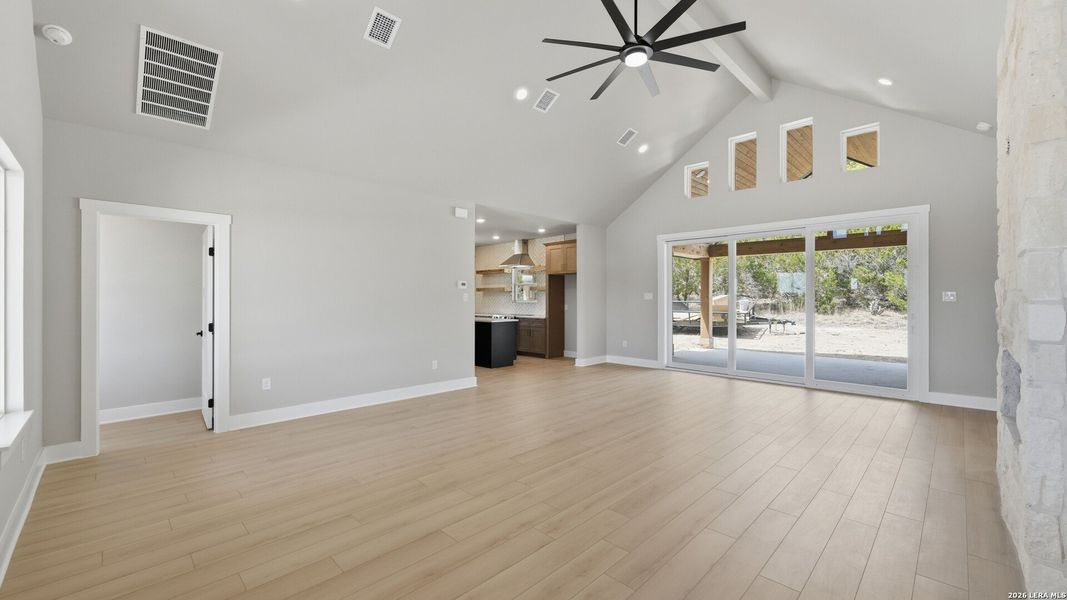 Spacious, unfurnished interior of a new home in , Canyon Lake (Image 30).