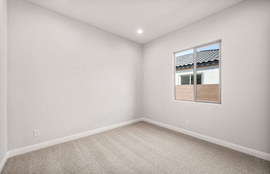 Spacious, unfurnished interior of a new home in Artisan at Asante, Surprise (Image 31).