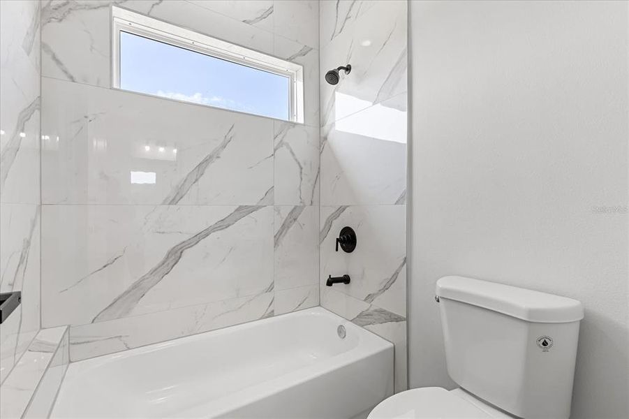 Spacious, unfurnished interior of a new home in , Ocala (Image 29).