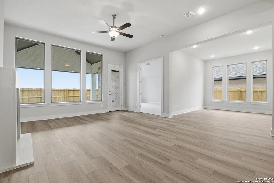 Spacious, unfurnished interior of a new home in Haby Hill 60s, San Antonio (Image 31).