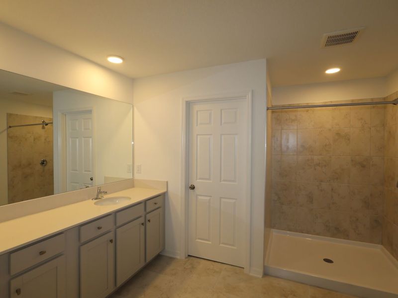 Owner's Bathroom Owner's Bathroom