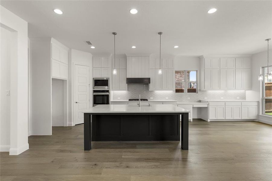 Furnished interior view inside a new home in Gideon Grove, Phase 2, Rockwall (Image 11). Furnished interior view inside a new home in Gideon Grove, Phase 2, Rockwall (Image 11).