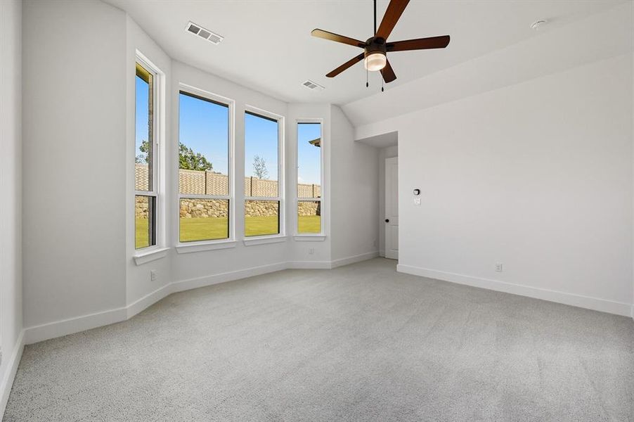 Spacious, unfurnished interior of a new home in Ridge Crossing, Waxahachie (Image 17). Spacious, unfurnished interior of a new home in Ridge Crossing, Waxahachie (Image 17).