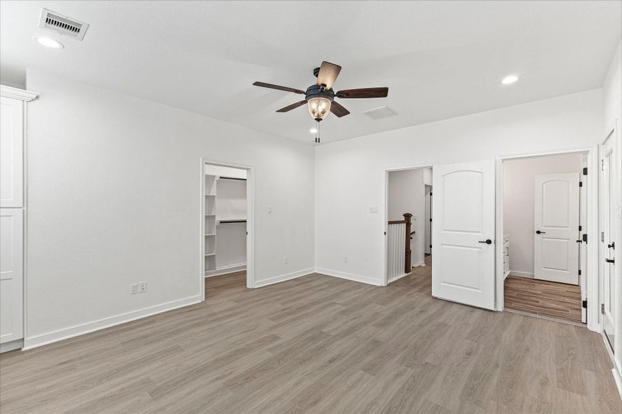 Spacious, unfurnished interior of a new home in , Willis (Image 19).