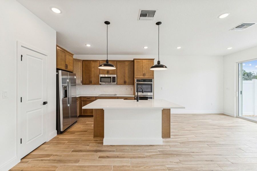 Spacious, unfurnished interior of a new home in , Stuart (Image 31).