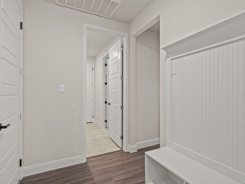 Spacious, unfurnished interior of a new home in Potranco Oaks, Castroville (Image 49).