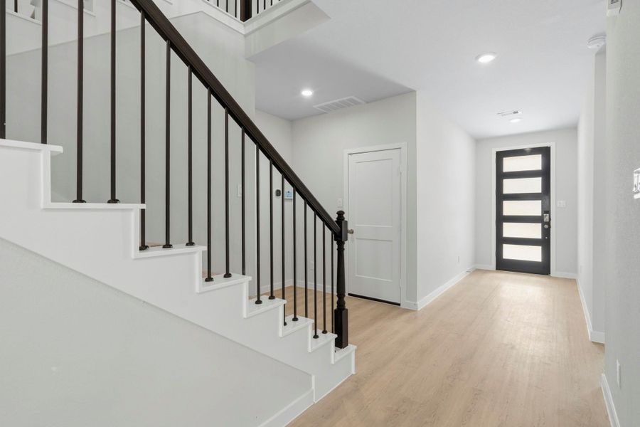 Spacious, unfurnished interior of a new home in Sunterra Lakes, Brookshire (Image 21). Spacious, unfurnished interior of a new home in Sunterra Lakes, Brookshire (Image 21).