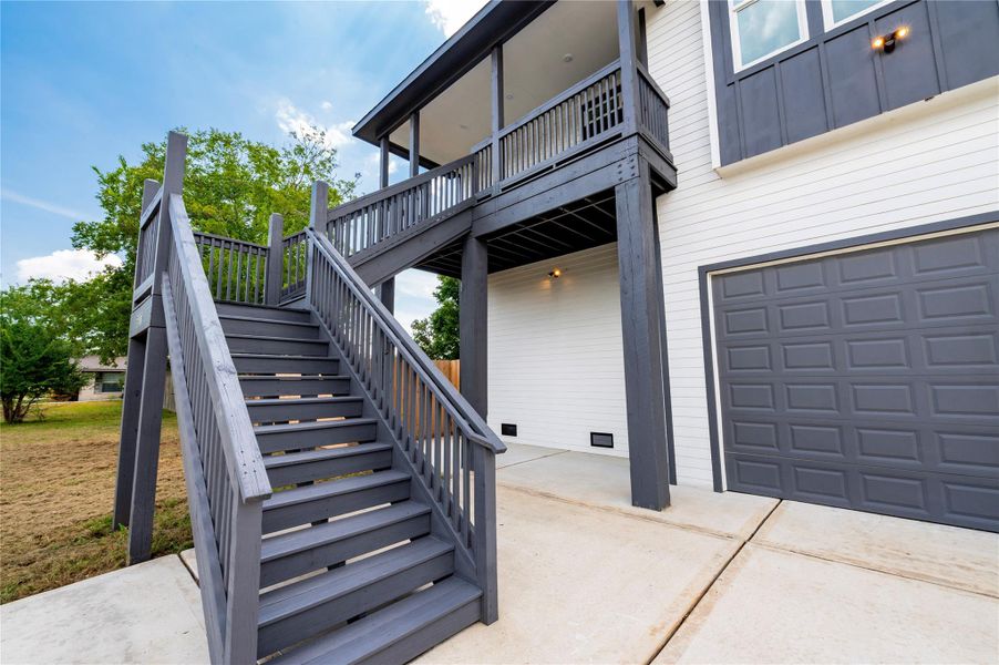 Exterior details and patio area of a home in , Shoreacres (Image 33).