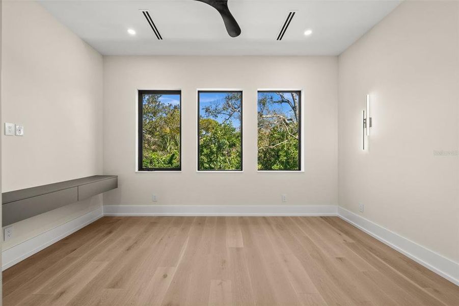 Spacious, unfurnished interior of a new home in , Sarasota (Image 52).
