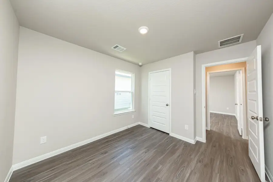 Spacious, unfurnished interior of a new home in Cliffstone Hills, Conroe (Image 8). Spacious, unfurnished interior of a new home in Cliffstone Hills, Conroe (Image 8).