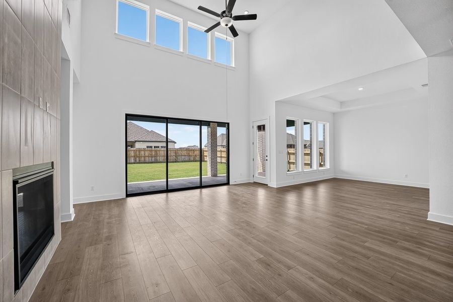 Spacious, unfurnished interior of a new home in Santa Rita Ranch, Liberty Hill (Image 13).