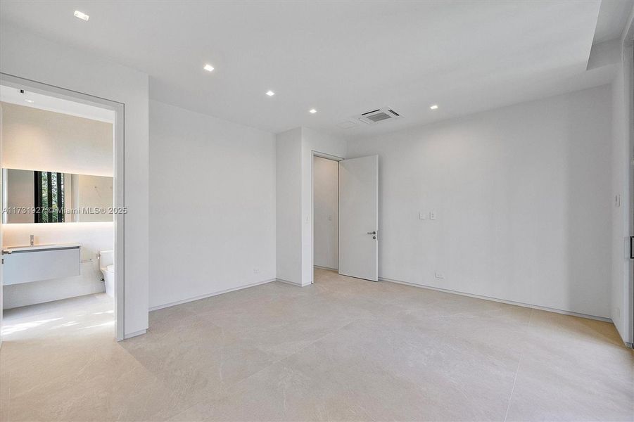 Spacious, unfurnished interior of a new home in , Key Biscayne (Image 24). Spacious, unfurnished interior of a new home in , Key Biscayne (Image 24).