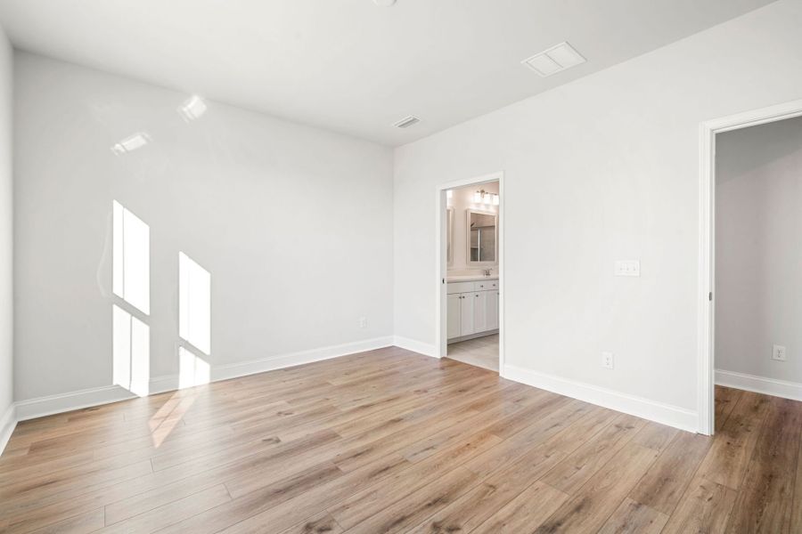 Spacious, unfurnished interior of a new home in Sun City Hilton Head, Bluffton (Image 14).